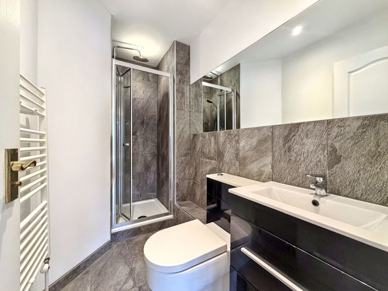 En-Suite - click for photo gallery